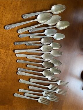 Prestige plate Set with Decorative Handles - 18 Pieces